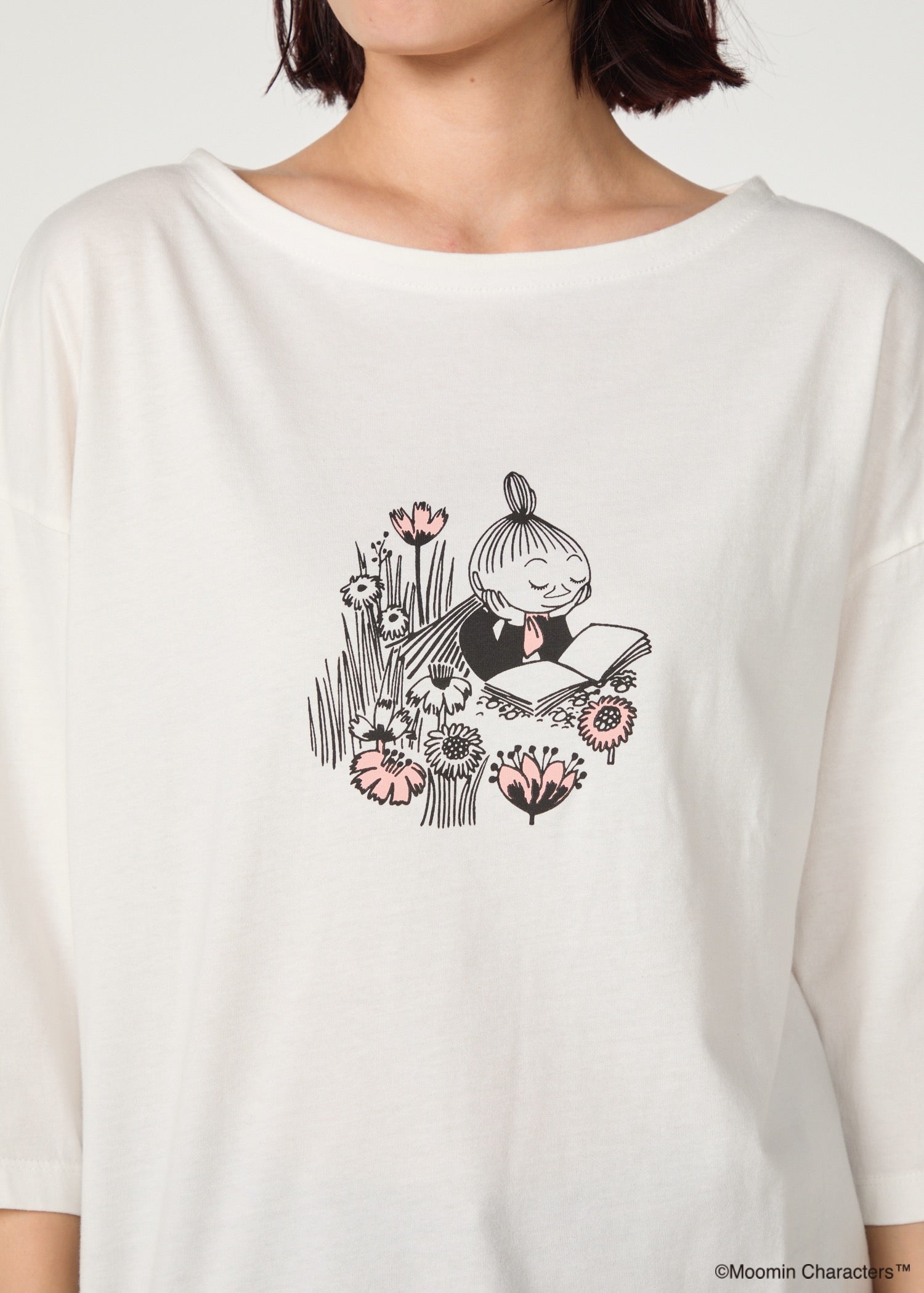 ムーミン オーガニックコットン ビッグＴシャツ・本を読むミムラねえさん