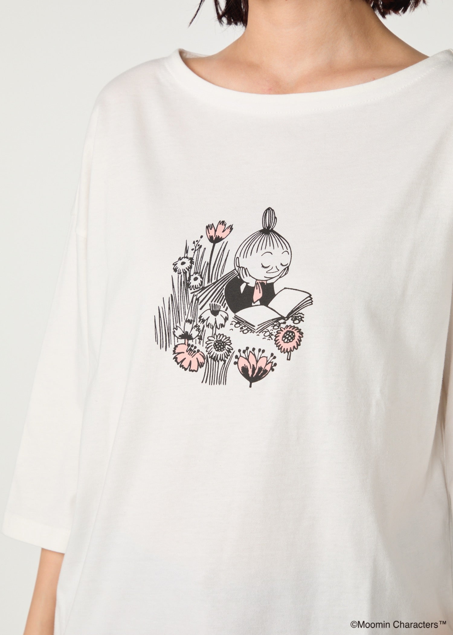 ムーミン オーガニックコットン ビッグＴシャツ・本を読むミムラねえさん