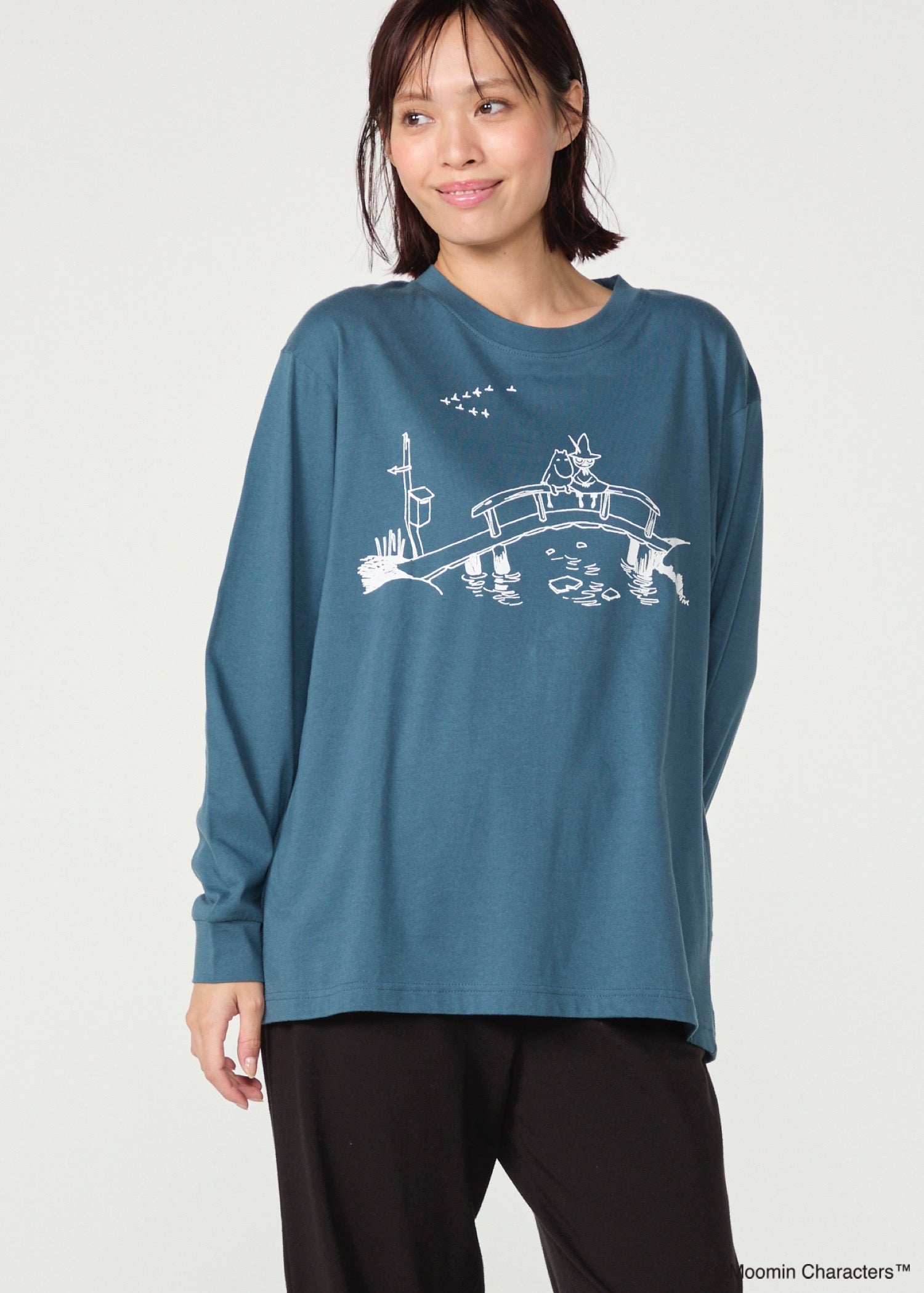 ムーミン オーガニックコットン ユニセックスロングスリーブＴシャツ・橋の上のフレンズ