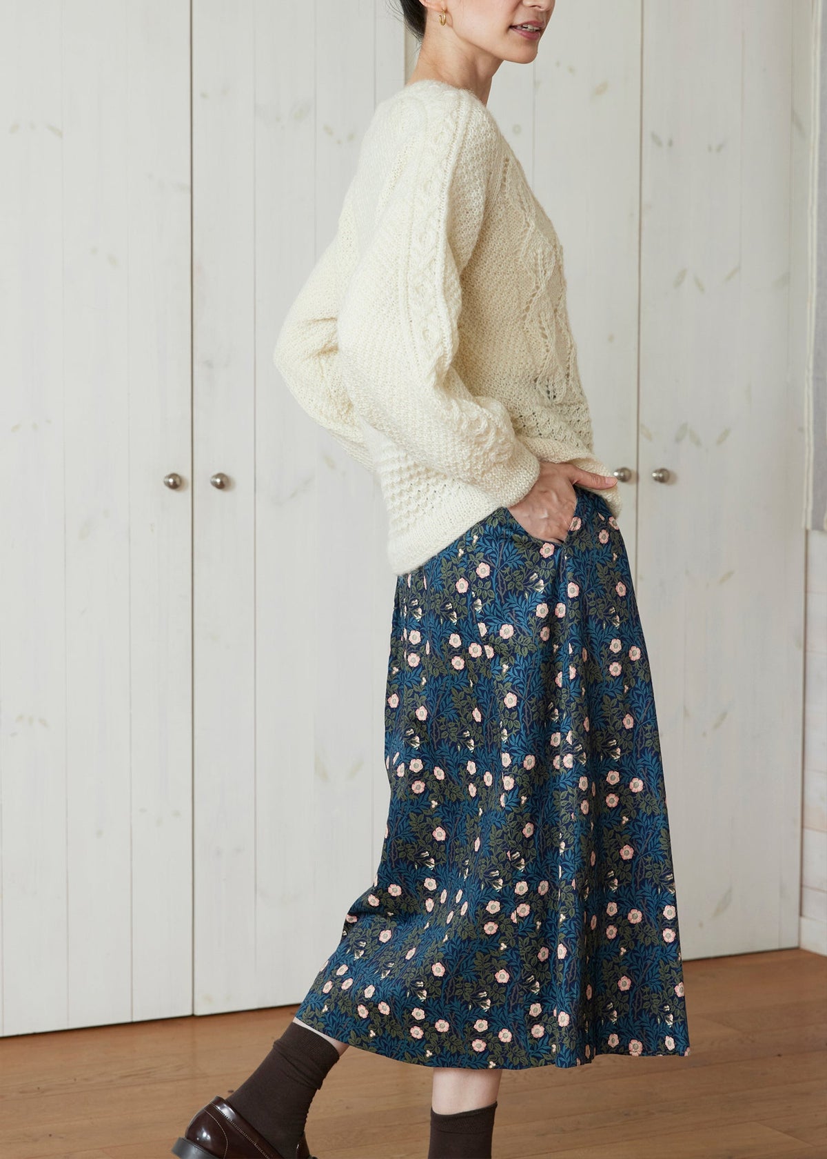 Ｖ＆Ａ オーガニックコットンサテン フレアスカート スイート・ブライアー柄