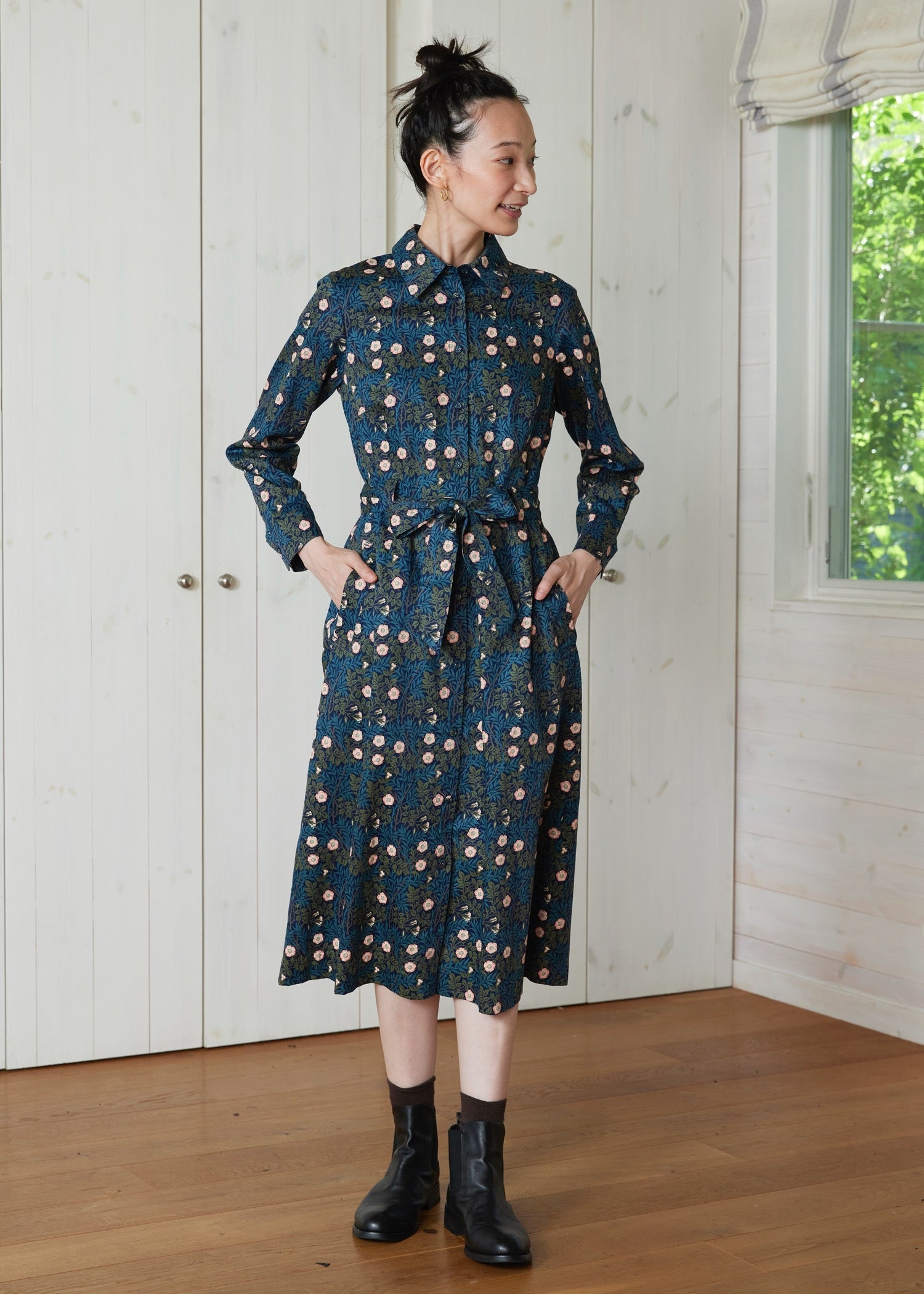 Ｖ＆Ａ オーガニックコットンサテンシャツワンピース スイート・ブライアー柄