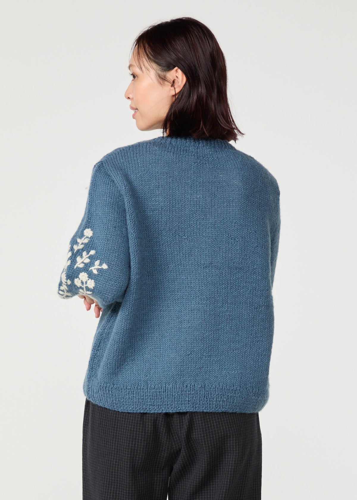 手編み＆手刺繍フラワー柄 パフスリーブプルオーバー