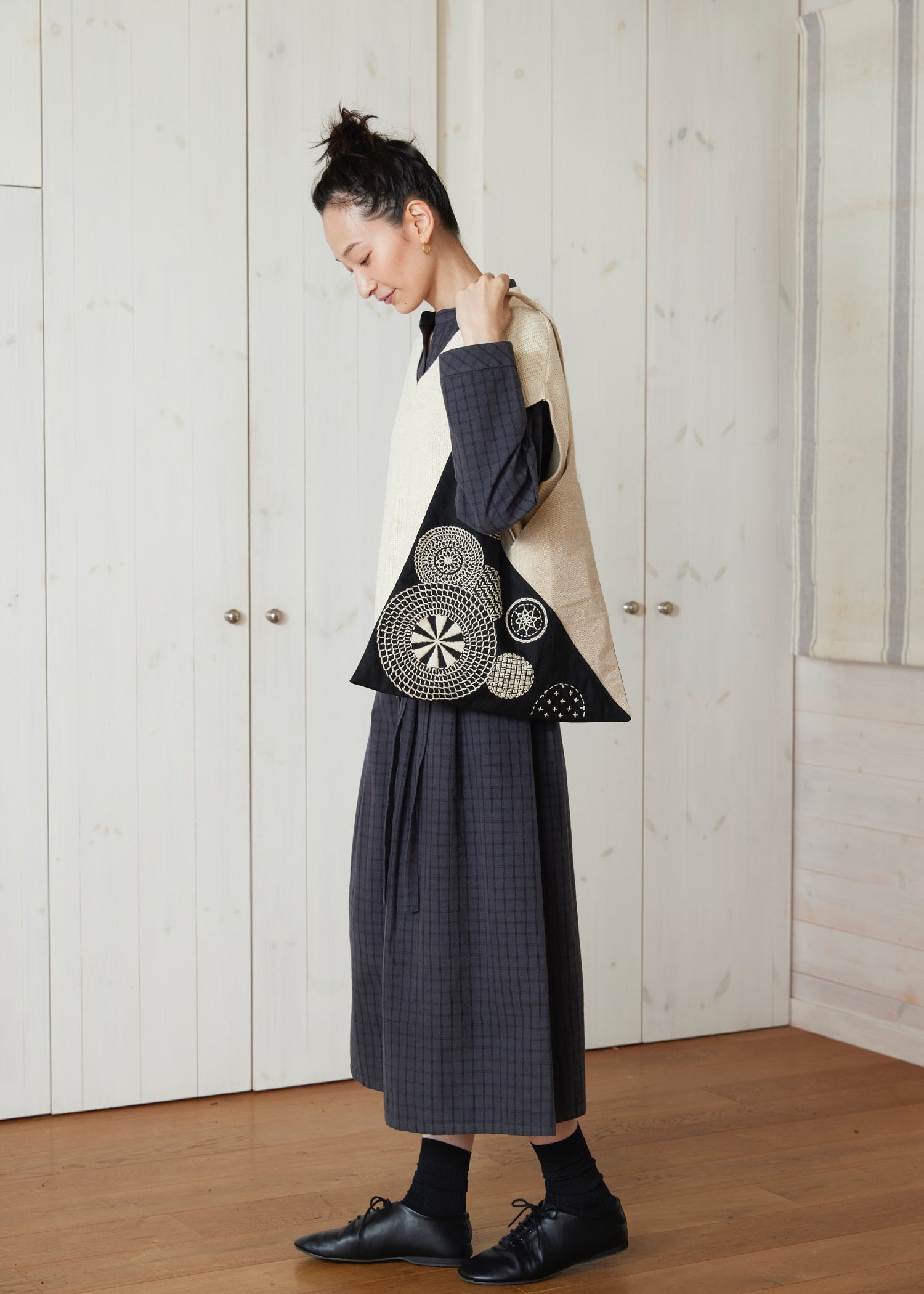 手刺繍ジュートコットン ワンショルダーバッグ・サークルモチーフ