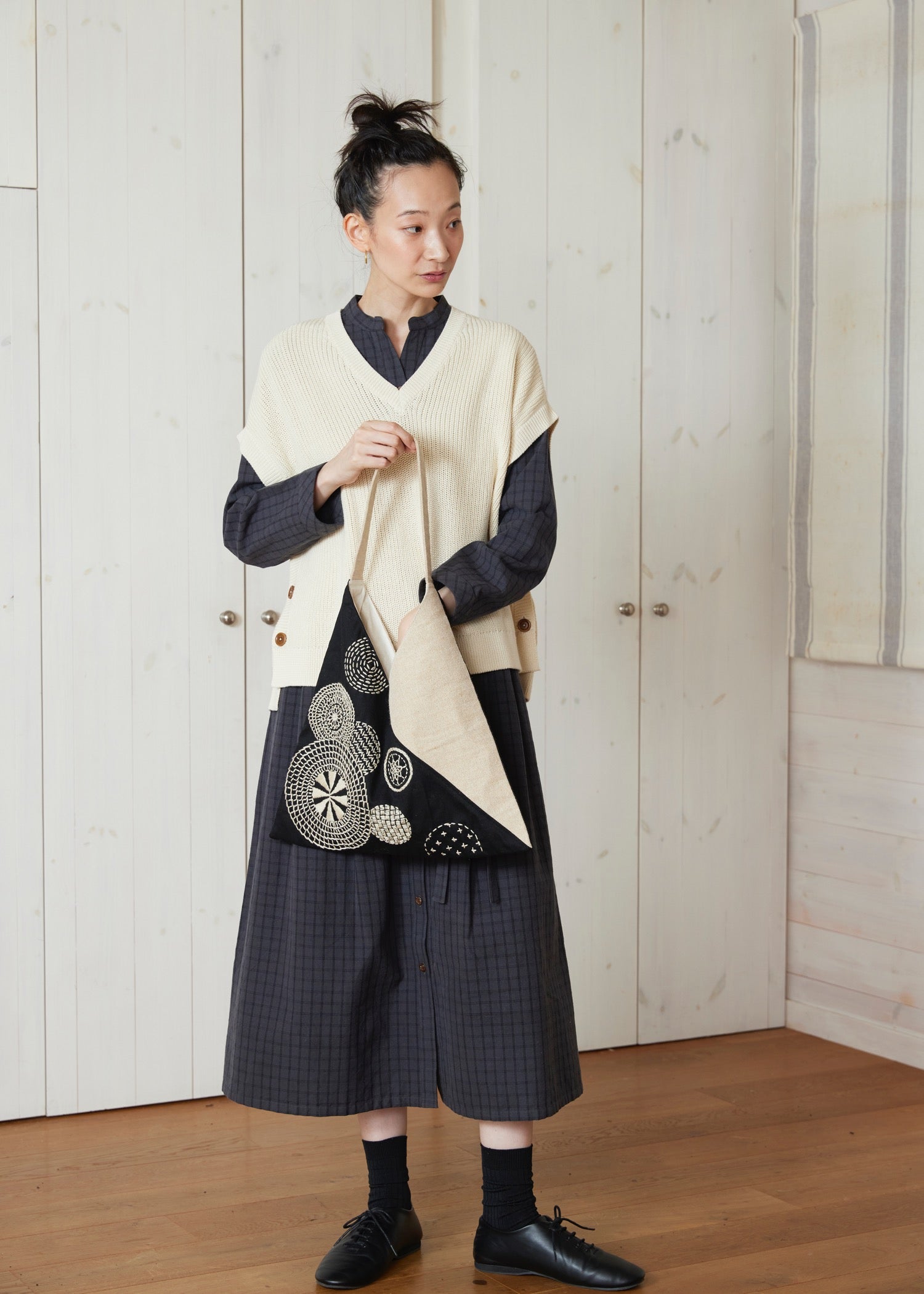 手刺繍ジュートコットン ワンショルダーバッグ・サークルモチーフ